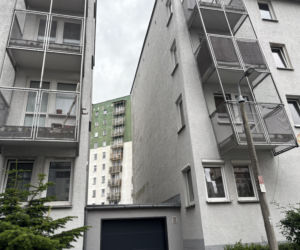 Krzywe balkony przy ul. G. Zapolskiej 42 w Krakowie