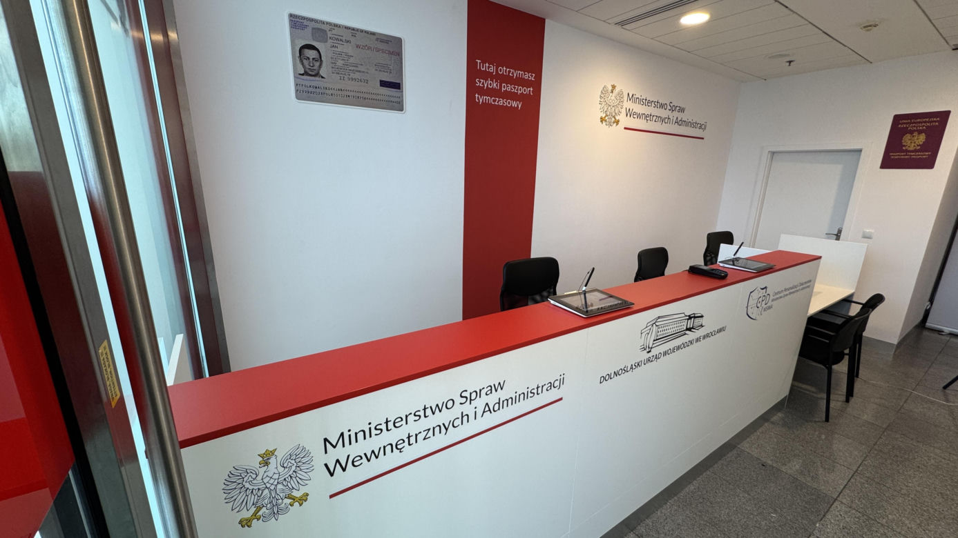 Na lotnisku we Wrocławiu od ręki wyrobisz paszport tymczasowy. Punkt już działa 
