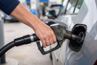 Hurtowe ceny paliw 06.07.2026. Czas na oddech po fali podwyżek?
