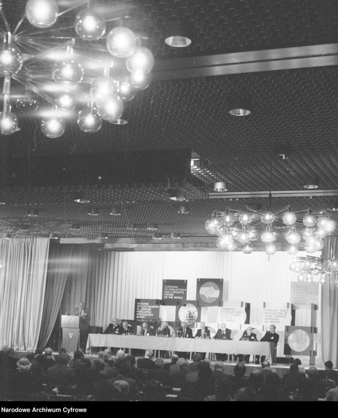 Kongres Intelektualistów w Obronie Pokojowej Przyszłości Świata w Hotelu Victoria w Warszawie