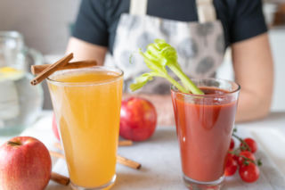 Co jeść i pić na kaca? Sprawdzone sposoby na lepszy poranek