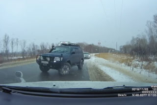 Uważaj na czarny lód! To się dzieje, gdy na niego wjedziesz - WIDEO