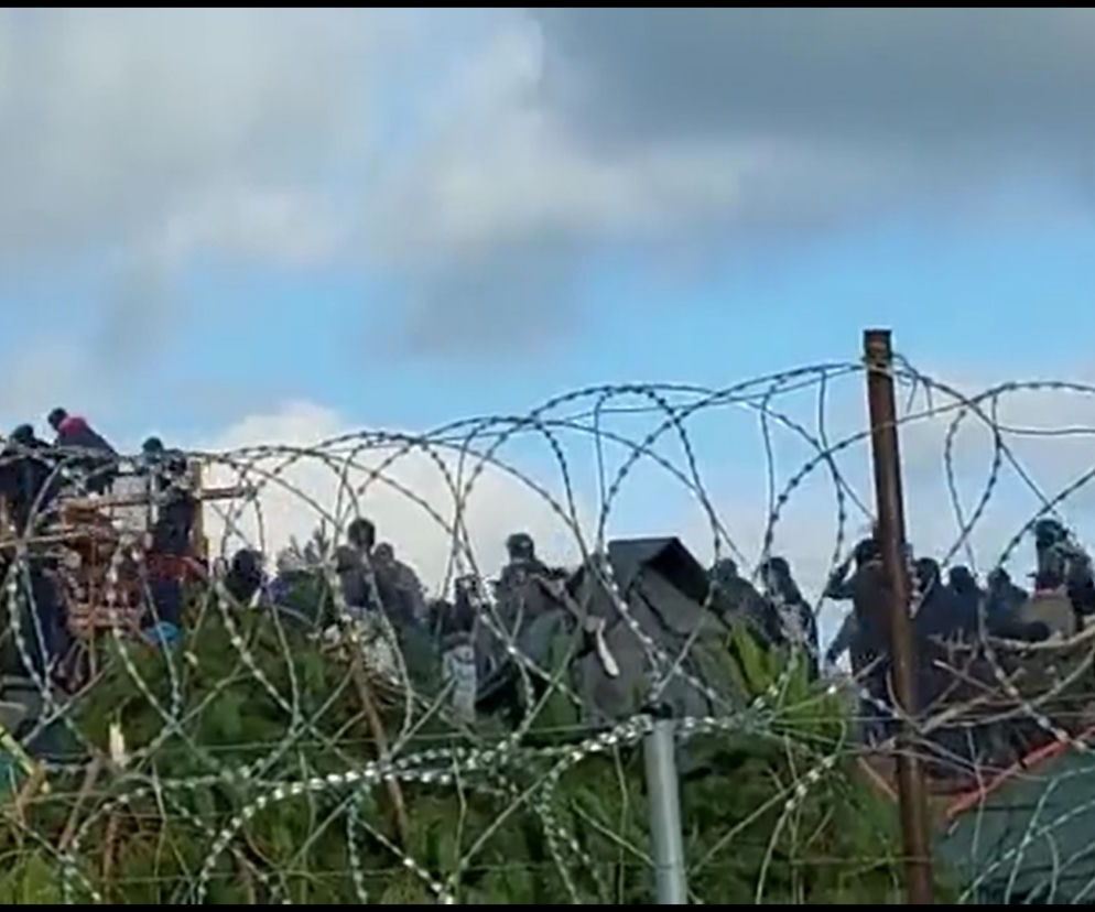 Na granicy powstaje obóz migrantów