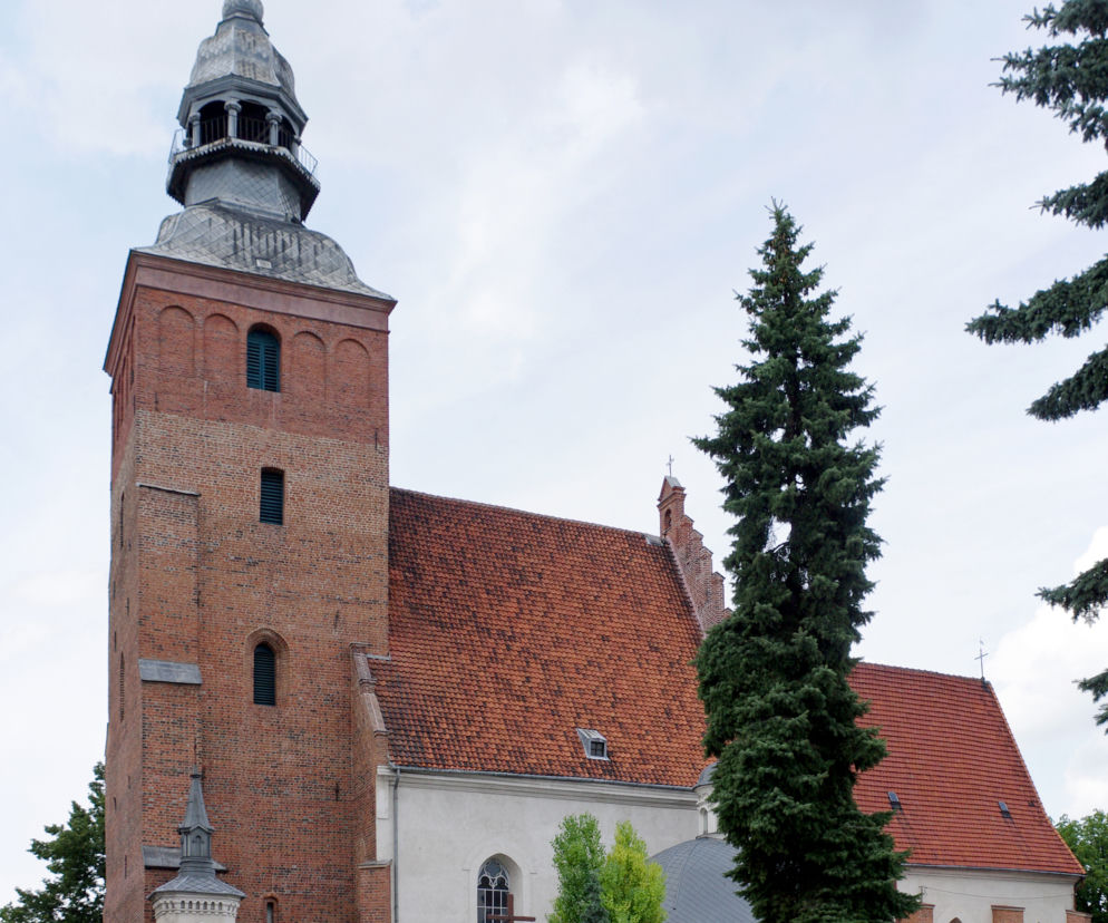 Piotrków Trybunalski: Koronawirus na mszy! Sanepid pilnie poszukuje wiernych