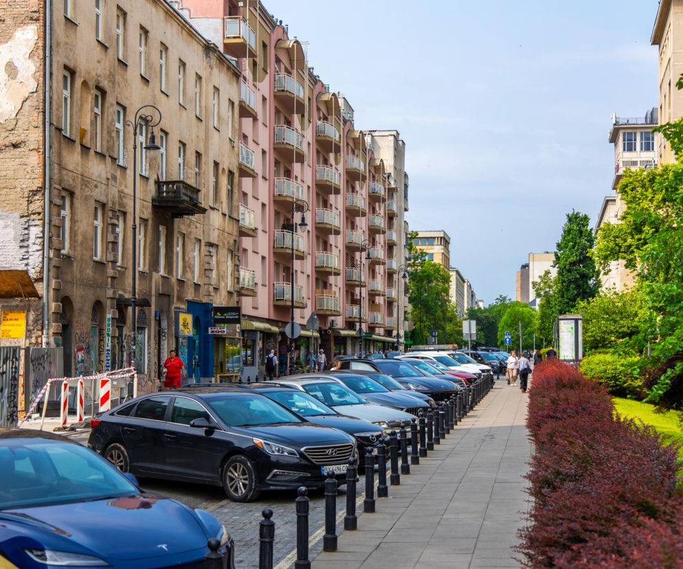 Ulice Śródmieścia Warszawy, na których urzędnicy dostaną miejsca parkingowe