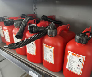 Tusk obniża ceny paliw, a Niemcy masowo ruszają do Polski. Ile naprawdę można zaoszczędzić?