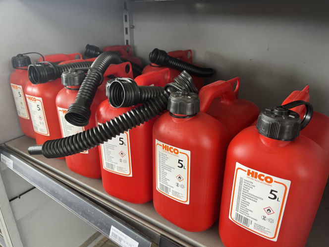 Tusk obniża ceny paliw, a Niemcy masowo ruszają do Polski. Ile naprawdę można zaoszczędzić?