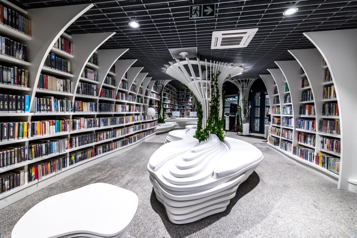 Metroteka – biblioteka na stacji metra M2 Kondratowicza w Warszawie