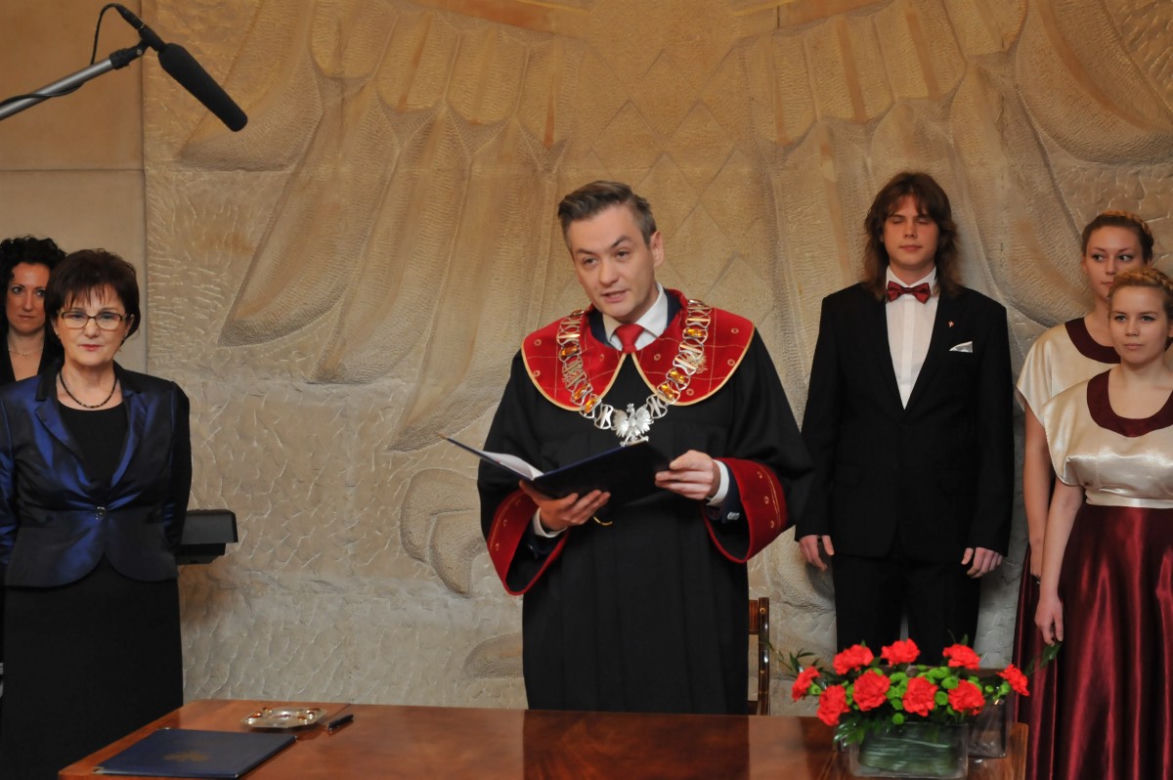 Biedroń udziela ślubów