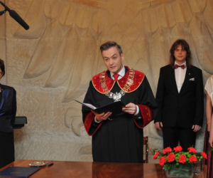 Biedroń udziela ślubów