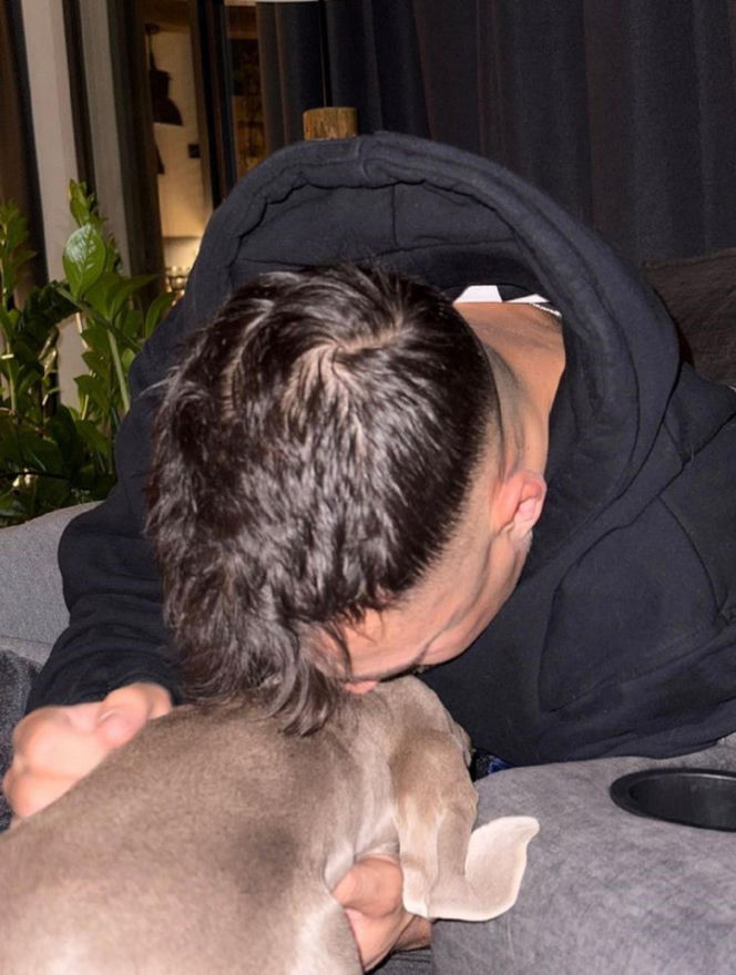 Polski influencer miał wypadek. Ucierpiało jego oko