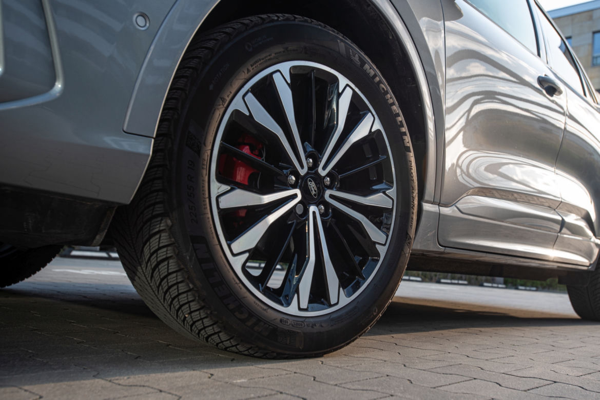 Ford Kuga 2.5 Hybrid AWD ST-Line X 