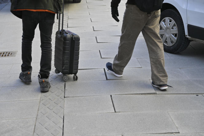 Deptak w centrum Warszawy za miliony w ruinie? Urzędnicy uspokajają, a internauci grzmią!