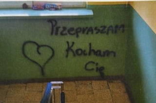 Chciał być romantyczny, skończył w kajdankach. 23-latek z zarzutami