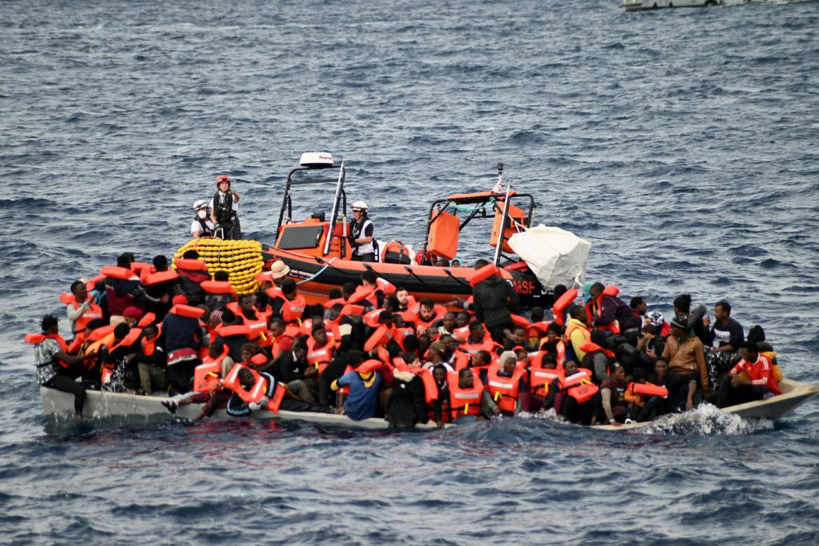 27 osób nie żyje po zatonięciu statku, przewożącego migrantów