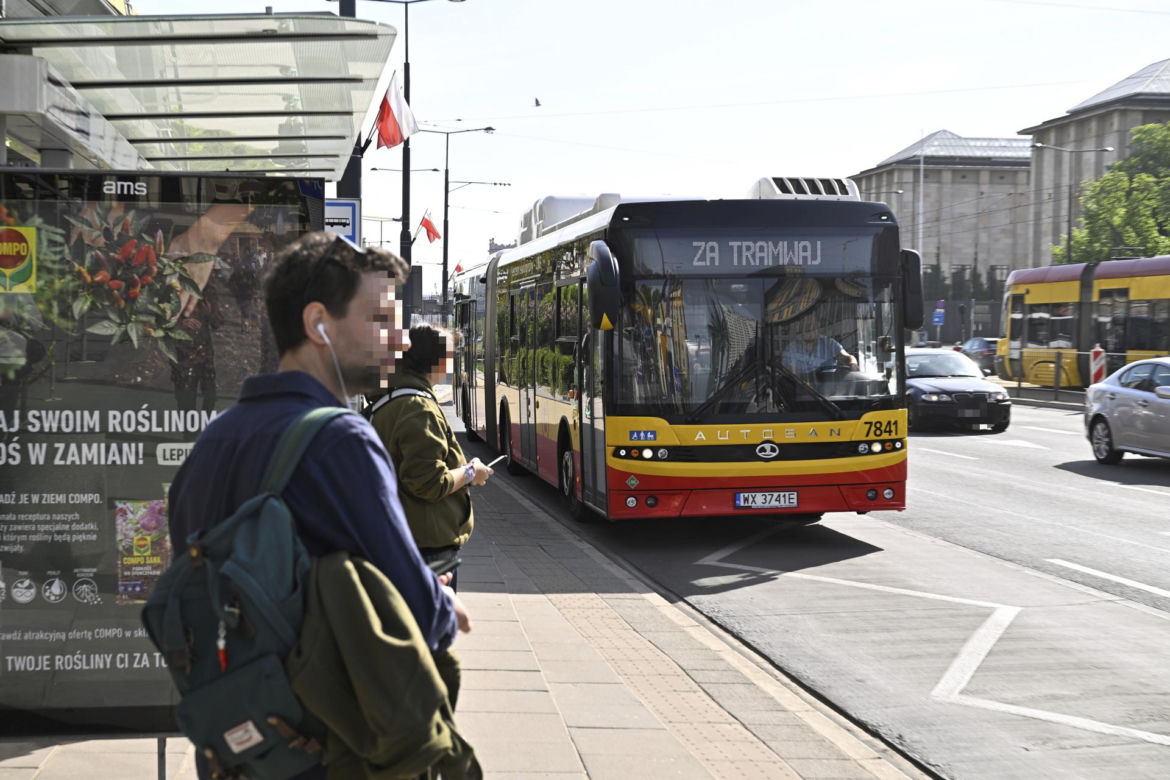 Zderzenie tramwajów w centrum Warszawy. 13 osób rannych, ruch tramwajowy wstrzymany