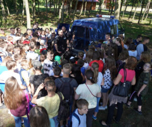 Akcja Bezpieczne wakacje w podbydgoskim Borównie. Cenna lekcja dla młodzieży z regionu! [ZDJĘCIA]