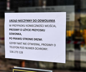 Marszałek Struk w szpitalu, urząd zamknięty [ZDJĘCIA]