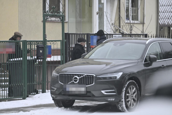 Kuzyn Kaczyńskiego dba o krewnego i odśnieża schody