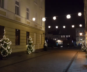 Ulice Batorego i Magdzińskiego w świątecznym klimacie