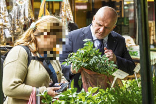 Paweł Kowal na bazarze