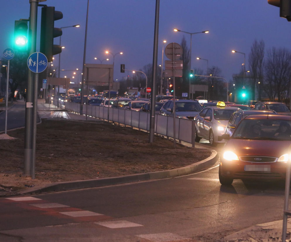 Utrudnienia w ruchu na rogu Połczyńskiej i Powstańców Śląskich