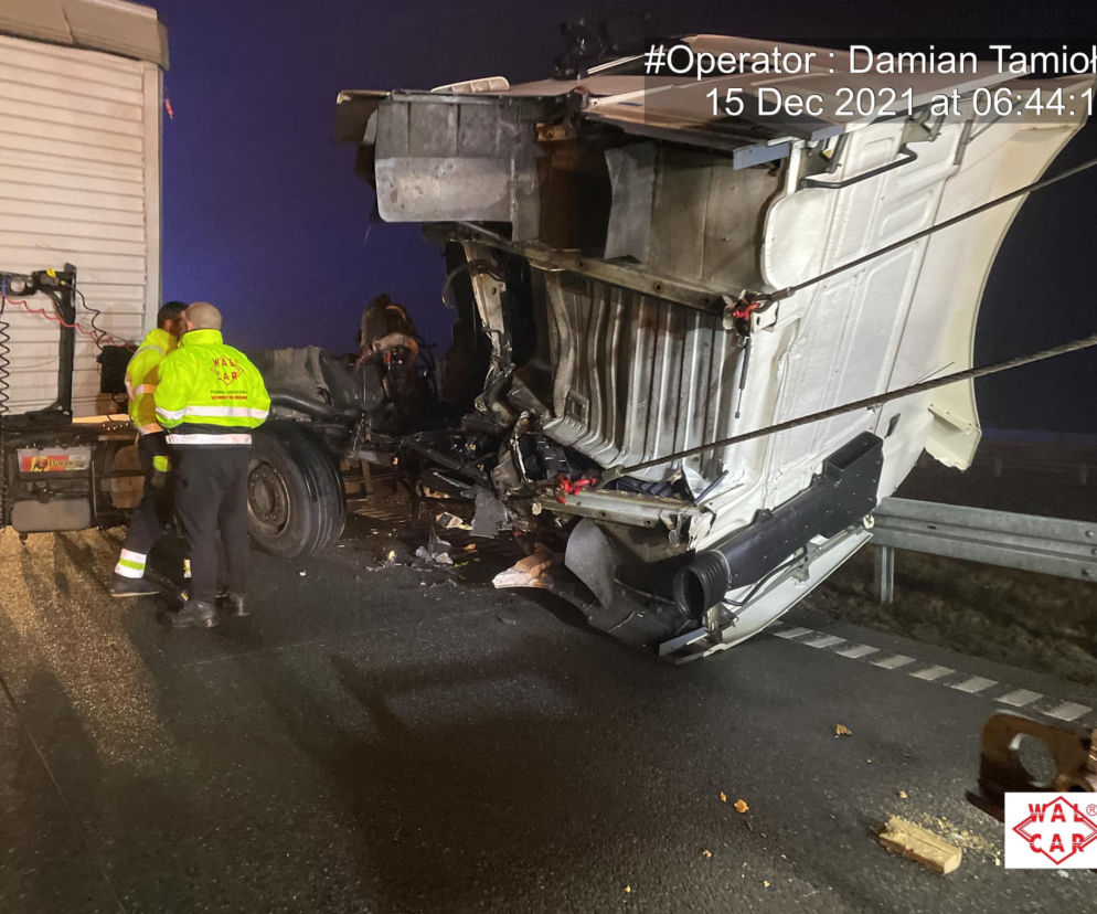 Dwie ciężąrówki zderzyły się we mgle na autostradzie A1