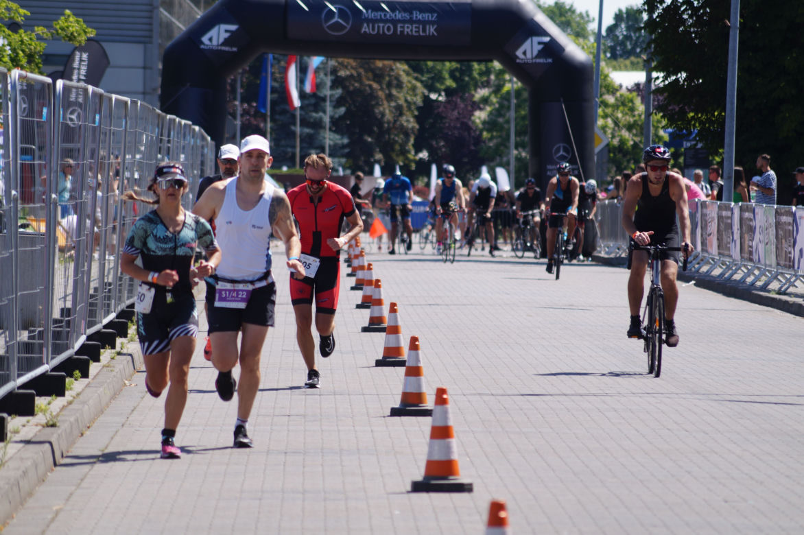 Enea Bydgoszcz Triathlon 2023. Sportowe emocje w centrum miasta! [ZDJĘCIA]