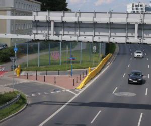 Zamknęli zjazd na osiedle. Mieszkańcy są wściekli