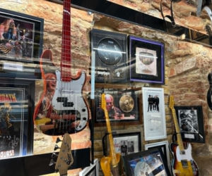 Ćmielów. Największa w Europie kolekcja gitar