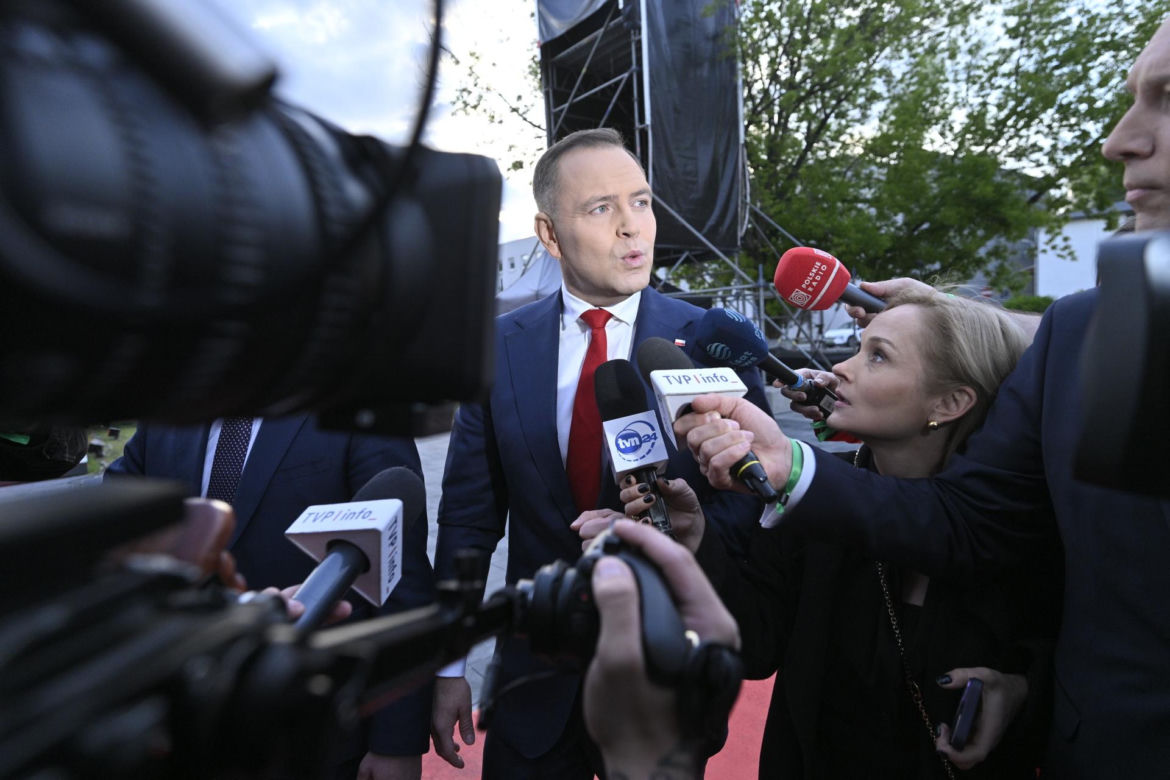 Karol Nawrocki przyjechał do TVP. Symboliczny gest i mocne wsparcie z zaplecza