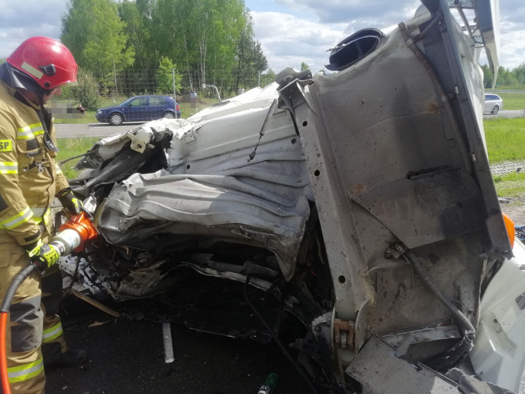 Wypadek na S8 pod Wyszkowem! Potężne zderzenie ciężarówek, busa i osobówki! Na miejscu śmigłowiec (ZDJĘCIA]