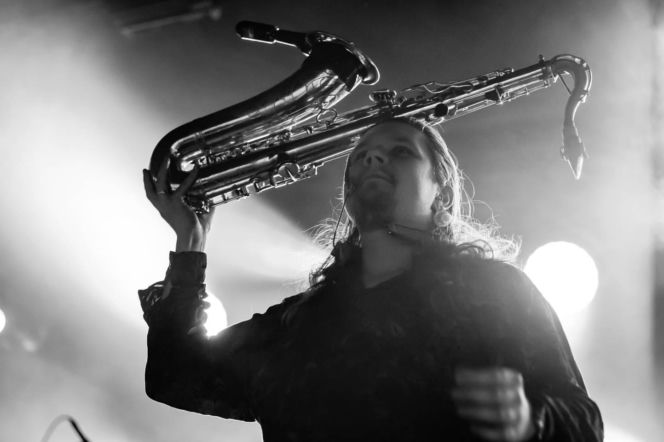 Skrupulatnie wyreżyserowany groteskowy spektakl okraszony nutą surrealizmu – Avatar zawładną Warszawą [RELACJA]