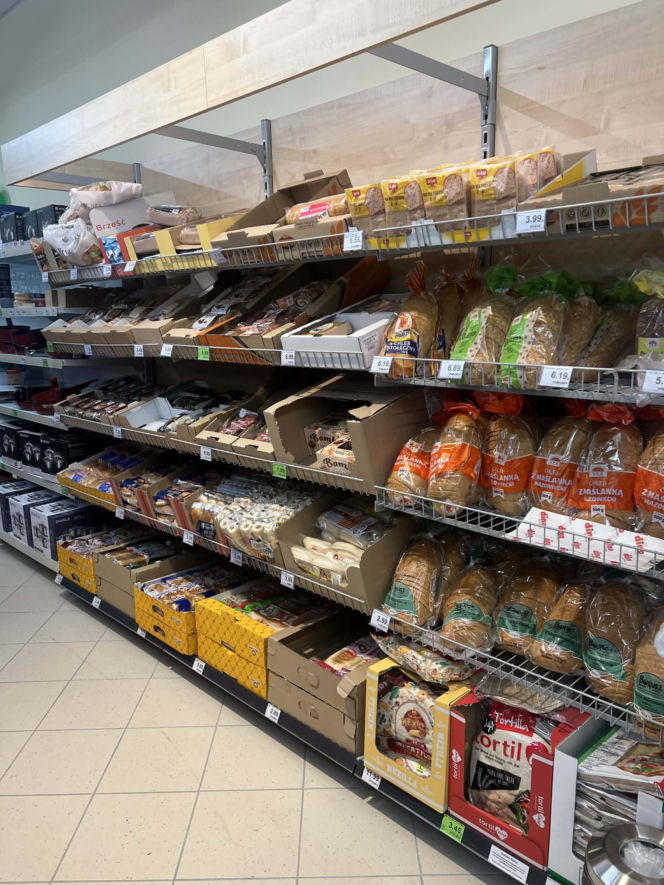 Pierwszy sklep Dino w Warszawie - dzień otwarcia