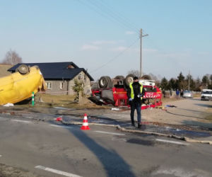 Strażacy jechali do pożaru, na akcję jednak nie dotarli. Masakra busa z wozem strażackim [FOTO]