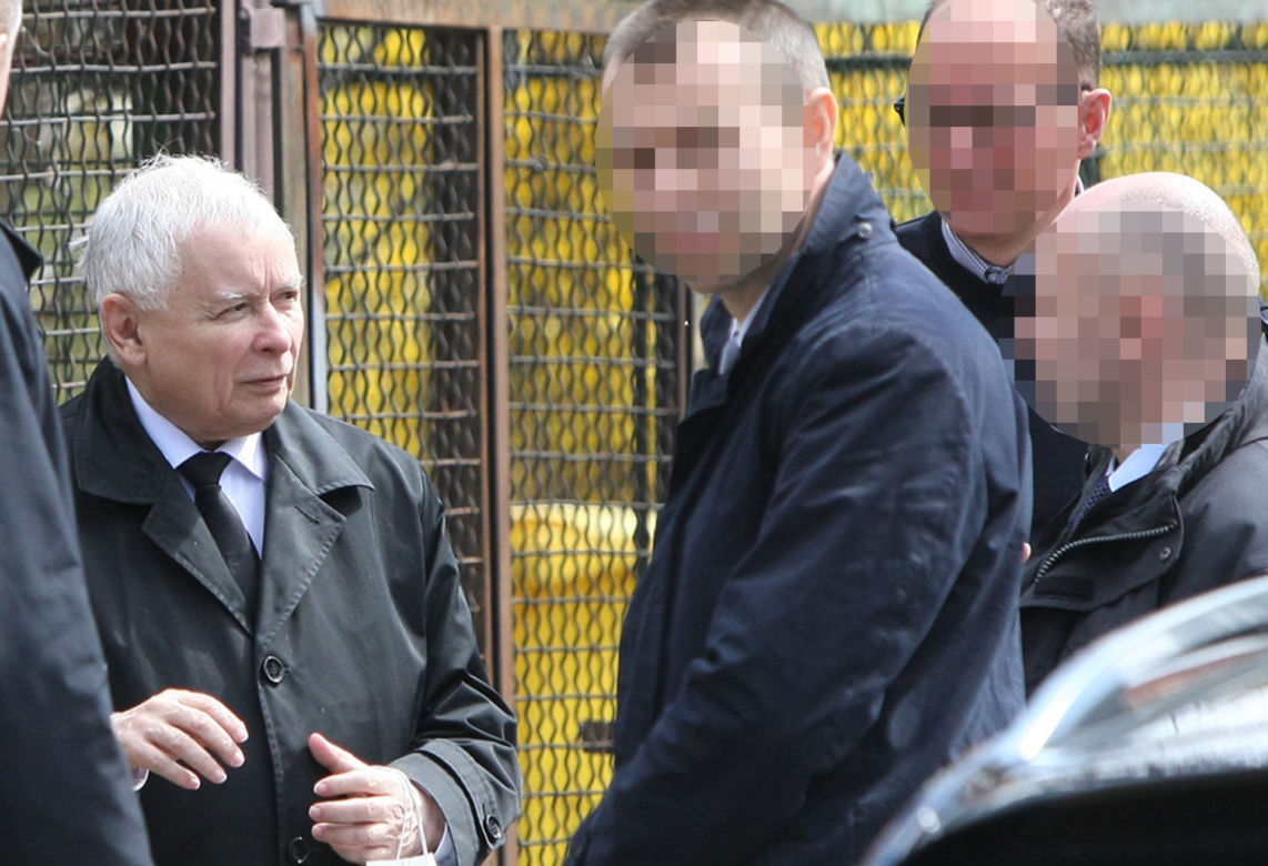 Kaczyński jak gwiazdor! Wpisał się w książkę nieznajomemu 