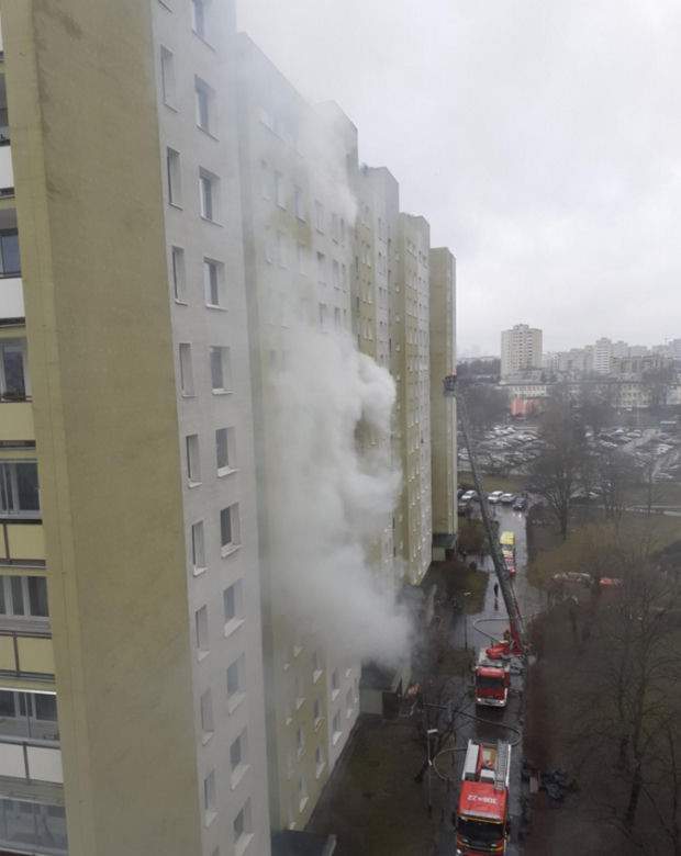 Pożar w bloku przy ulicy Łukowskiej w Warszawie