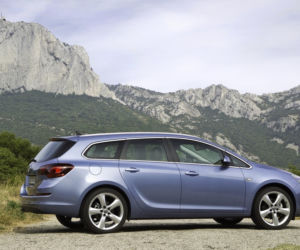 Opel Astra Sports Tourer 1.4 100 KM ESSENTIA - cena od 67 500 zł