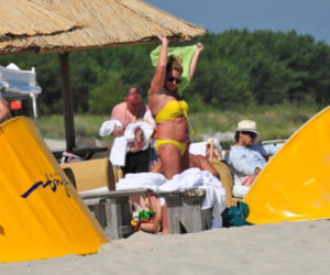 Beata Kozidrak na plaży. Płynie w niej gorąca krew!