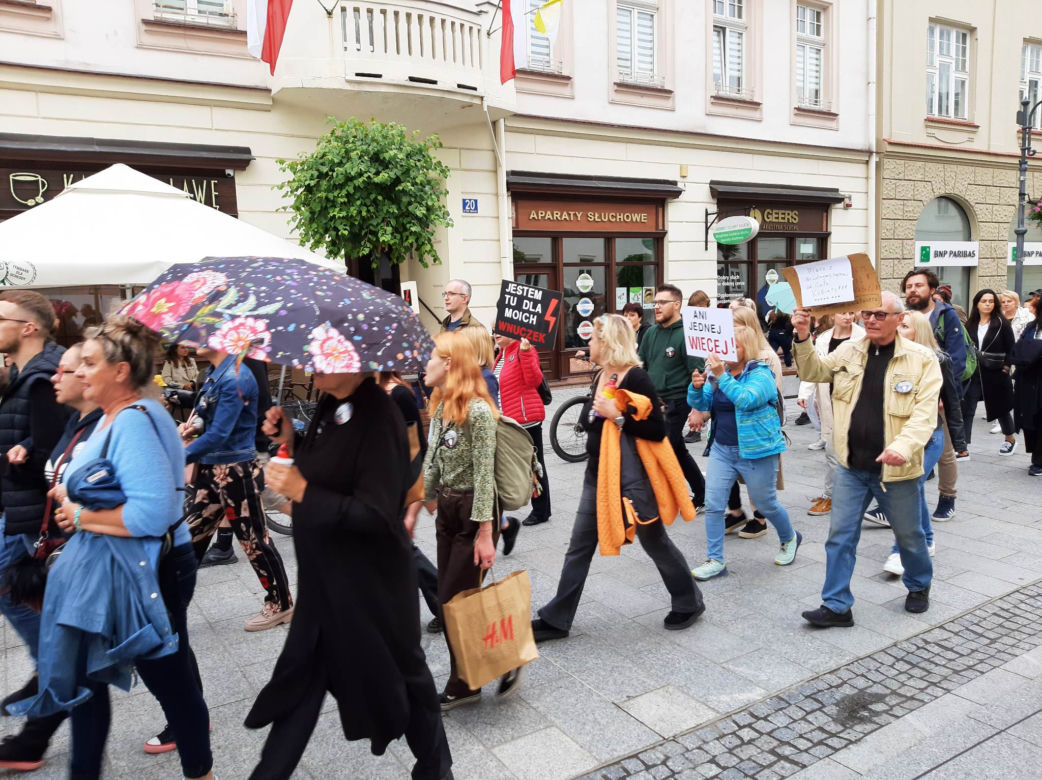 Protesty "Ani Jednej Więcej!" w całej Polsce. Kobiety wyszły na ulice po śmierci Doroty
