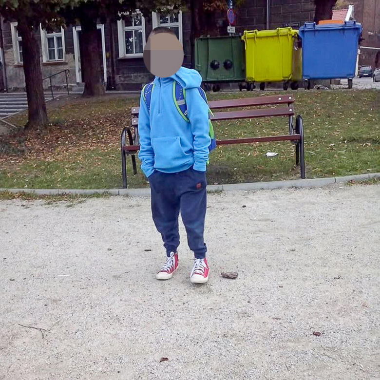 „Cycuś mamusi” z nożem w ręku. Justyna zginęła z ręki syna. Krew była nawet na klatce schodowej
