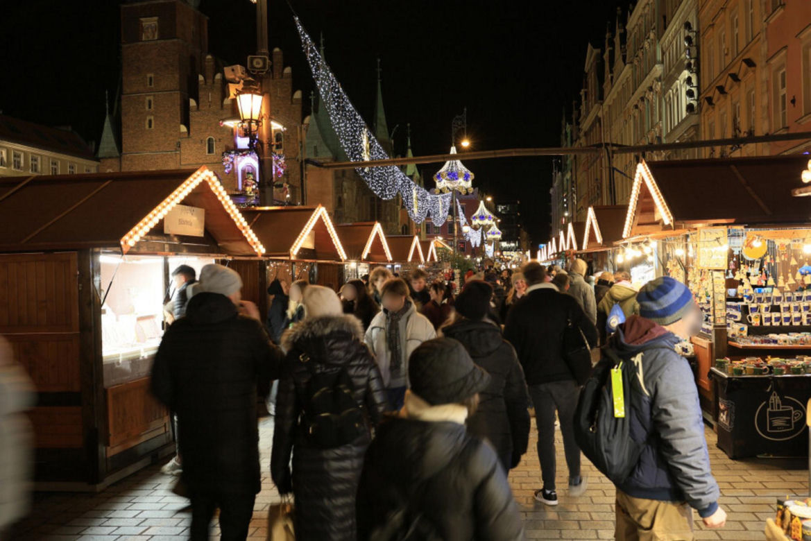 Wroclaw. Jarmark Bozonarodzeniowy juz otwarty.