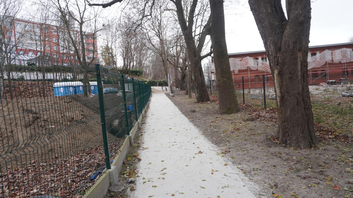 Nowe miejsce rekreacji nad Łyną coraz bliżej. Trwają prace wykończeniowe Ekotarasu w Olsztynie [ZDJĘCIA]