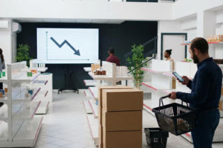 Raport o kondycji handlu: Ewolucja zachowań konsumenckich w cieniu spadających statystyk