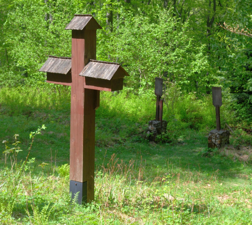 To jedna z najmniejszych wsi w Małopolsce. Znajduje się w niej zaledwie 16 domów
