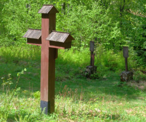 To jedna z najmniejszych wsi w Małopolsce. Znajduje się w niej zaledwie 16 domów