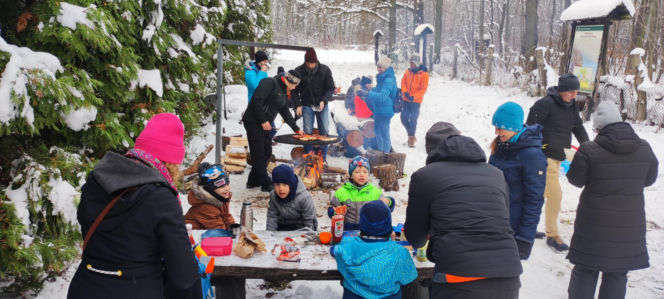 Choinkobranie w leśnictwie Grodziec co roku przyciąga całe rodziny