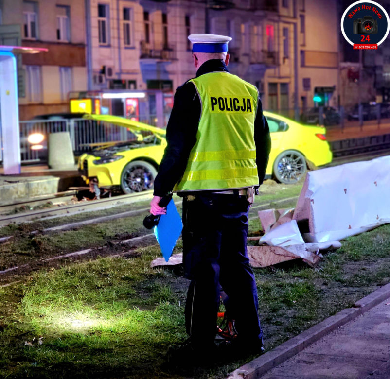 Wypożyczył auto za 500 tysięcy złotych i rozbił je na torowisku. 29-latek trafił do szpitala