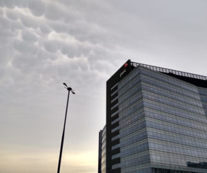 Dziwne chmury i żółte niebo nad Warszawą
