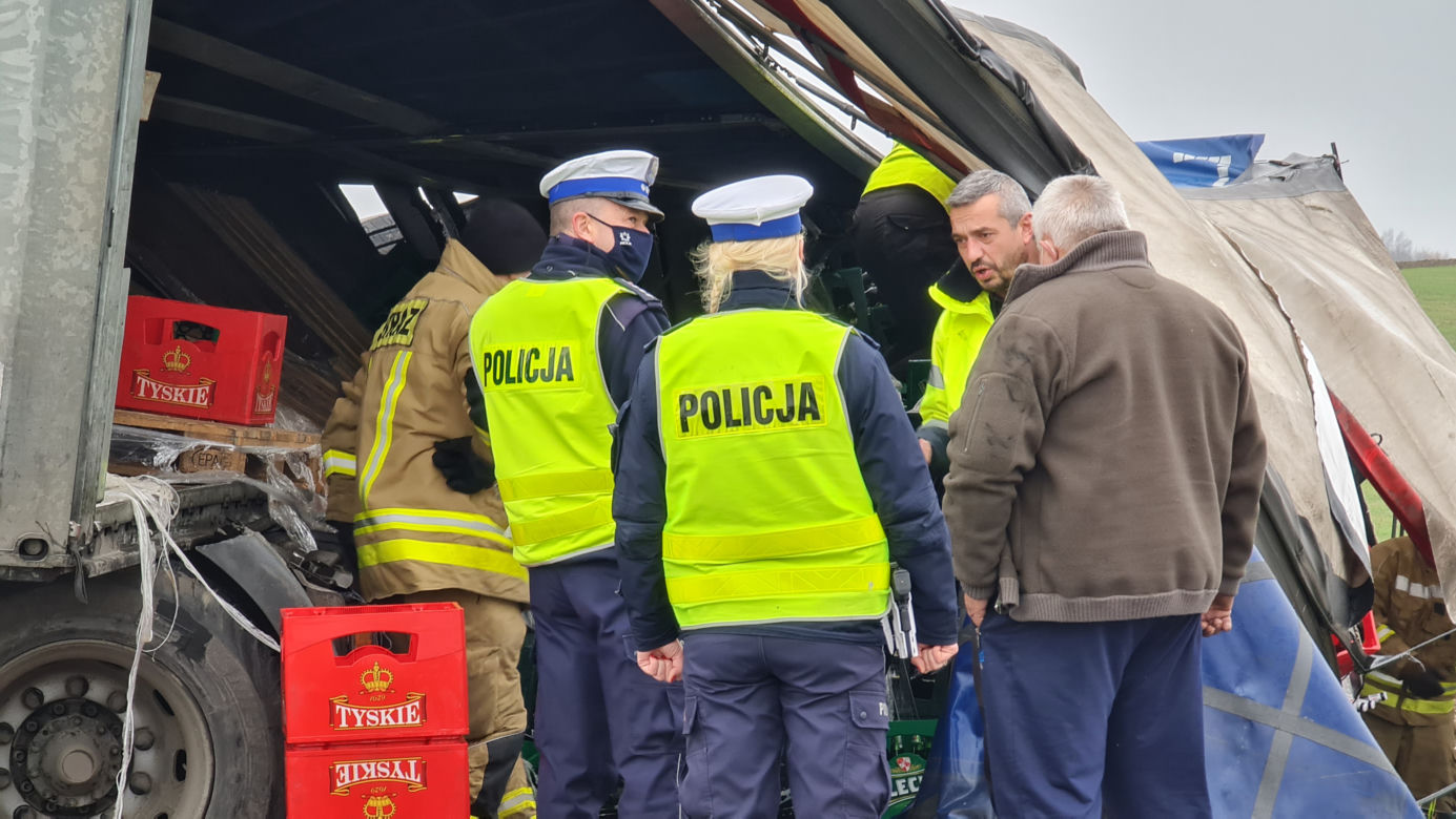 Troszkowo. Setki litrów piwa rozlały się na drogę